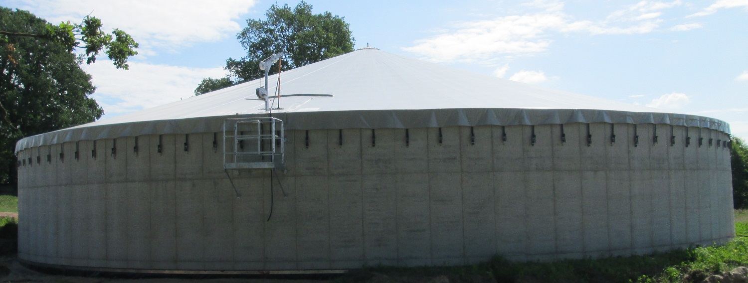 Roofs for biogas plants